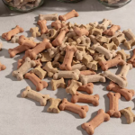 MERA Pure Sensitive Goody Snacks – Hypoallergenic insect protein dog treats for sensitive dogs with allergies or food intolerances, gluten-free and grain-free.